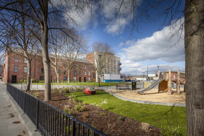 E500060 CW10100 N82 medium