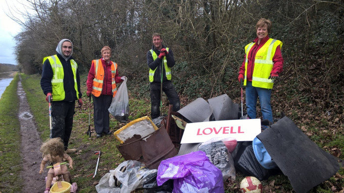 P 160805 Clean for the Queen 2016 N26 medium